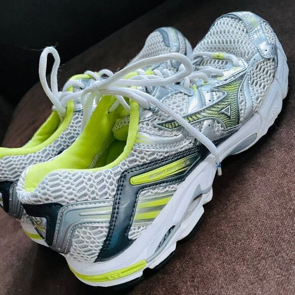 XLNT Mizuno Wave Inspire 6 Vintage Silver White Chartreuse Womens 9 US 40 EU - Picture 6 of 10